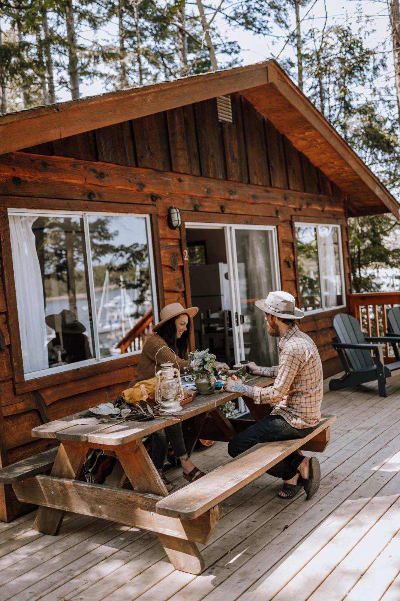 Page'S Resort & Marina Gabriola Bagian luar foto